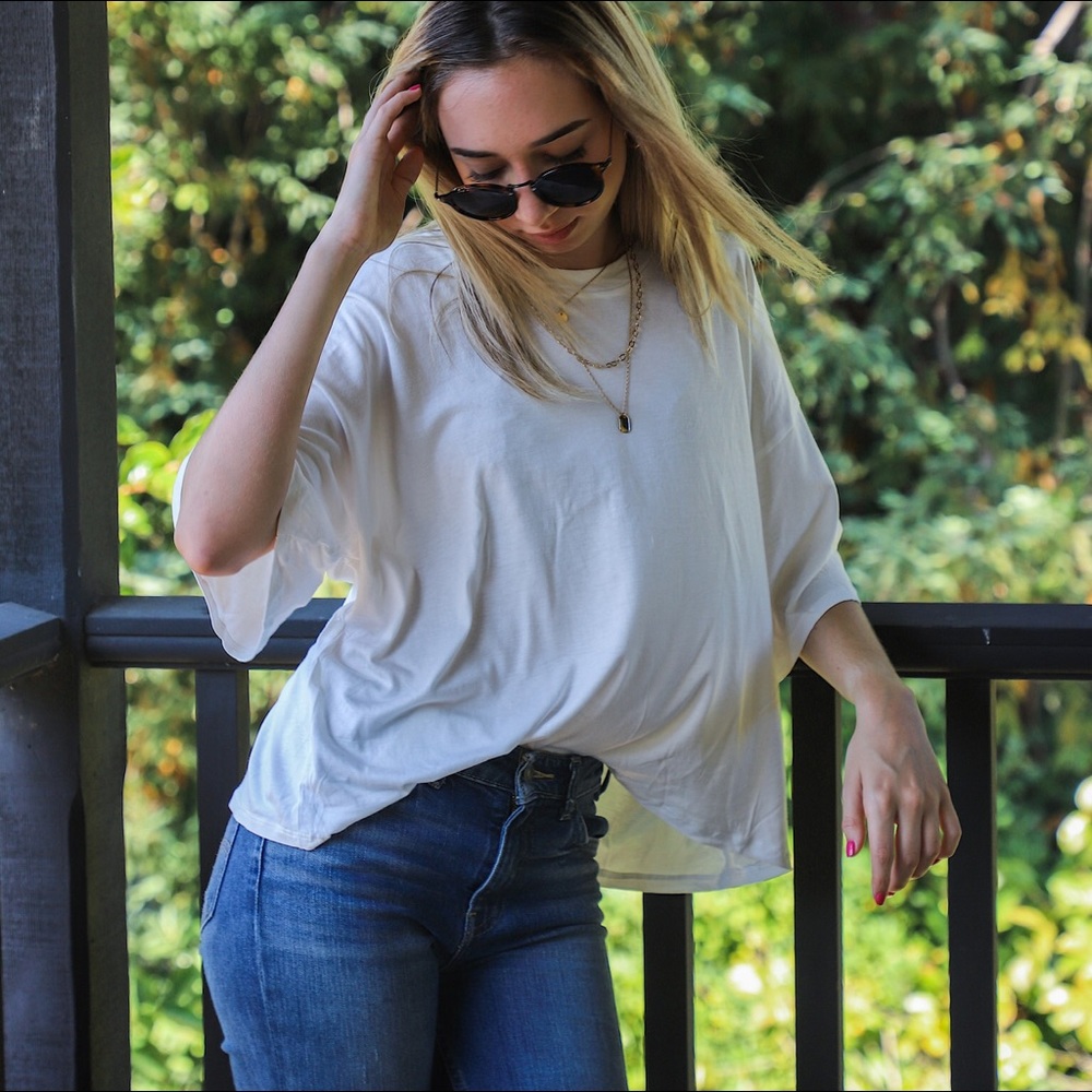 White oversized tee